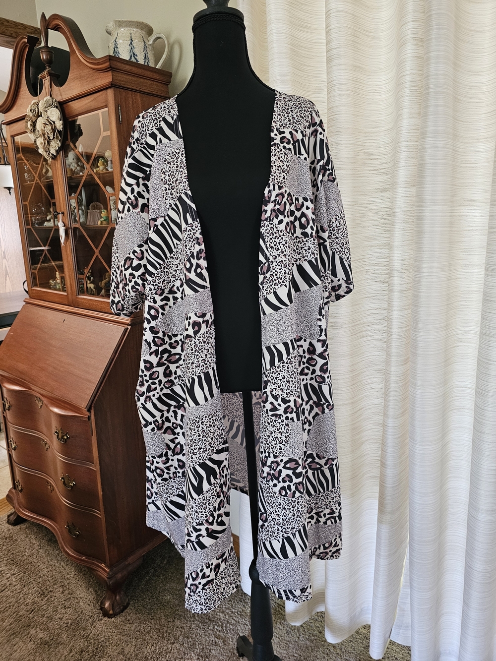 SHEIN Black White and Pink Animal Print Kimono Tunic